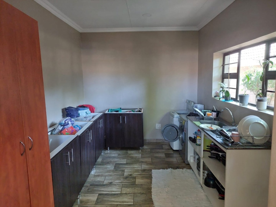 To Let 4 Bedroom Property for Rent in Adamayview North West